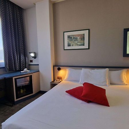 Ibis Styles Palermo President Hotel Bagian luar foto