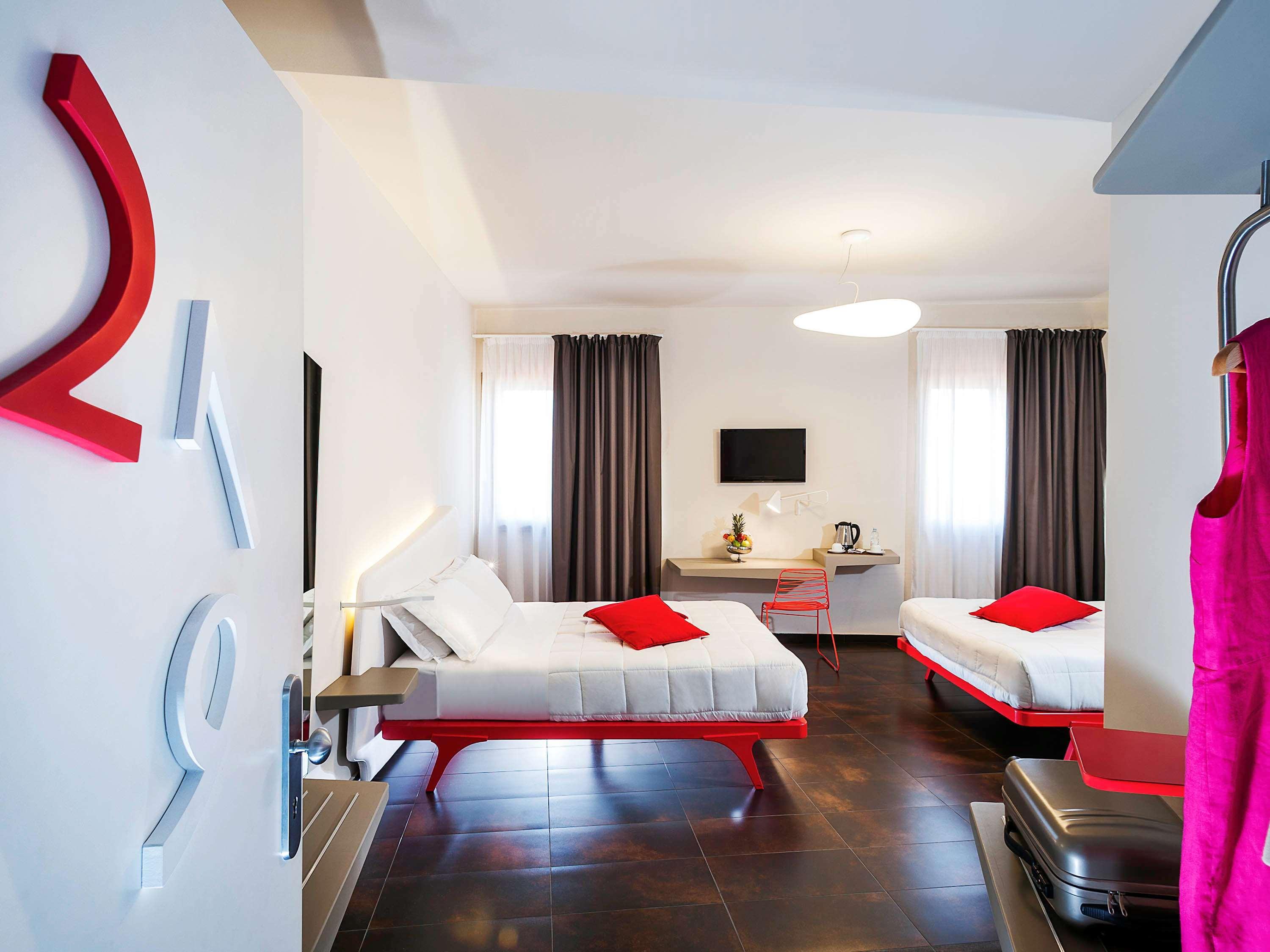 Ibis Styles Palermo President Hotel Bagian luar foto