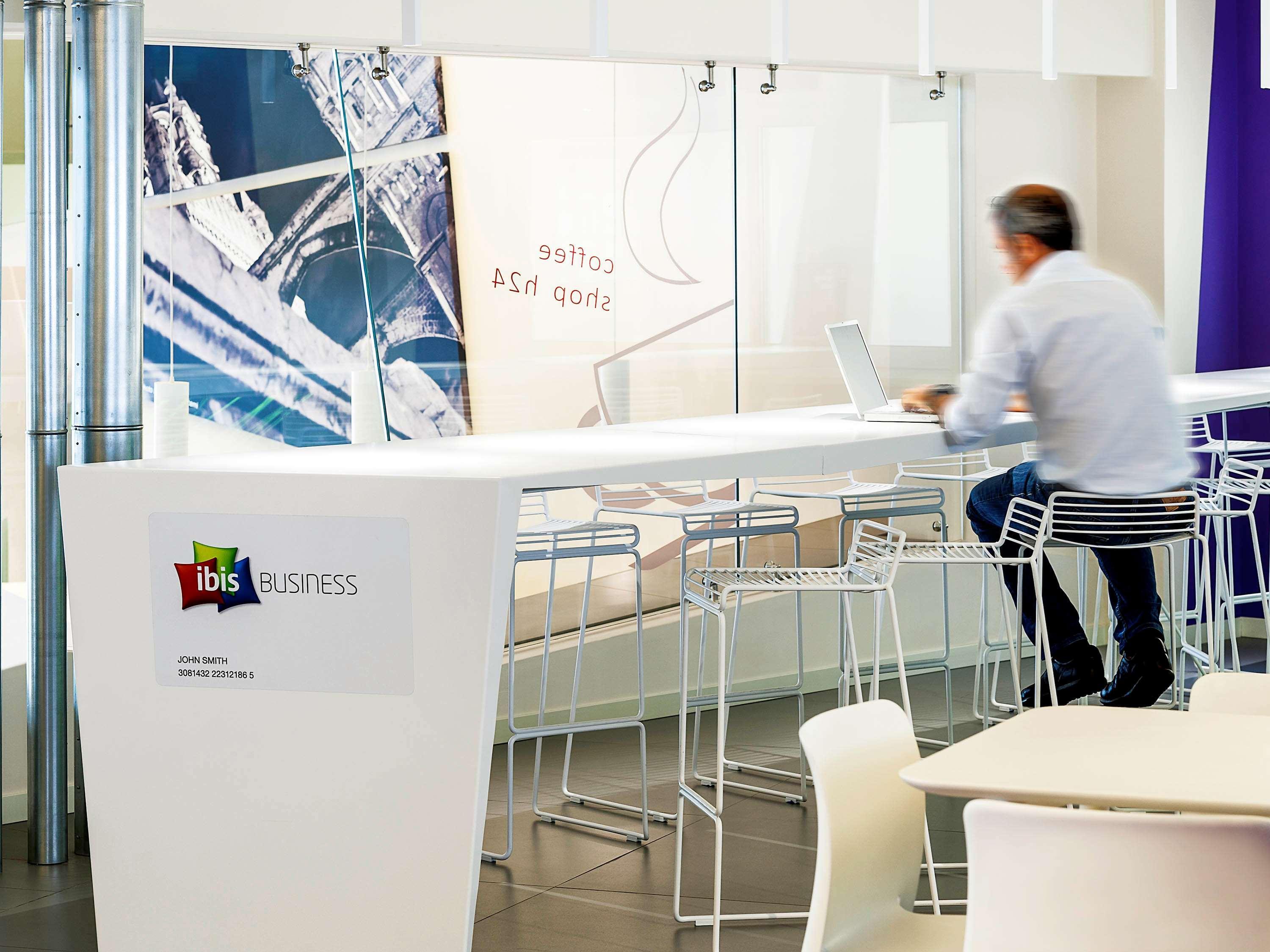 Ibis Styles Palermo President Hotel Bagian luar foto