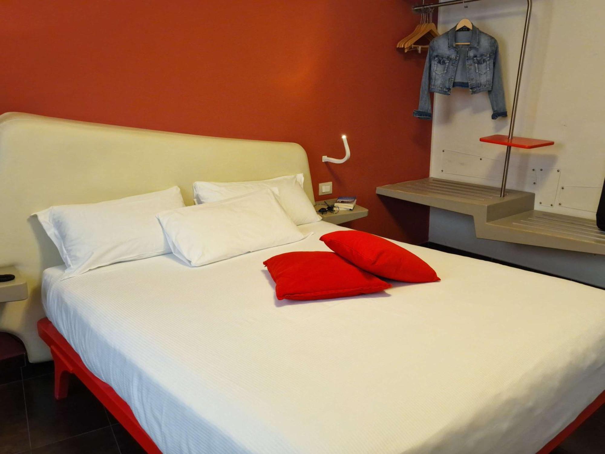 Ibis Styles Palermo President Hotel Bagian luar foto