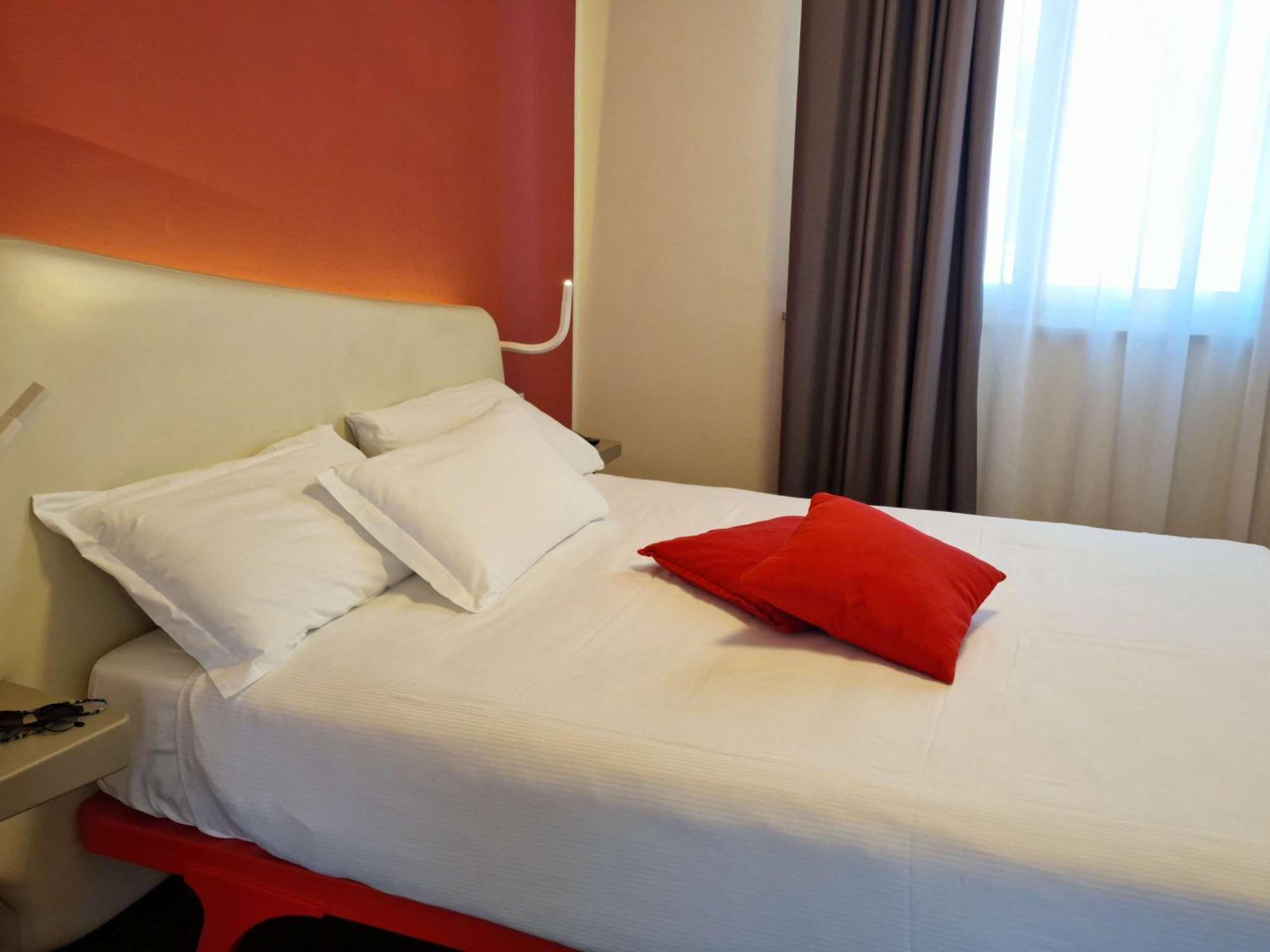 Ibis Styles Palermo President Hotel Bagian luar foto