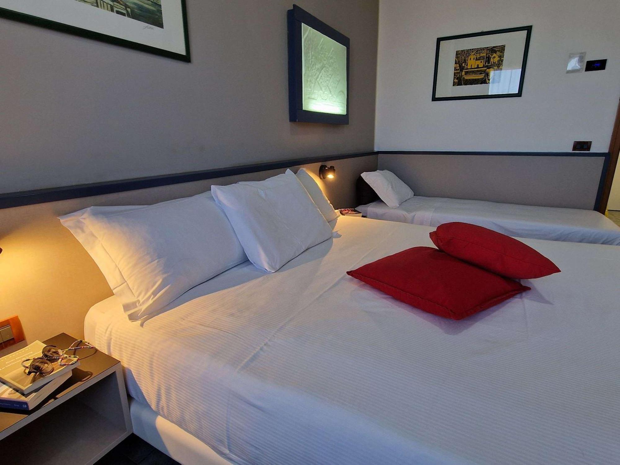Ibis Styles Palermo President Hotel Bagian luar foto