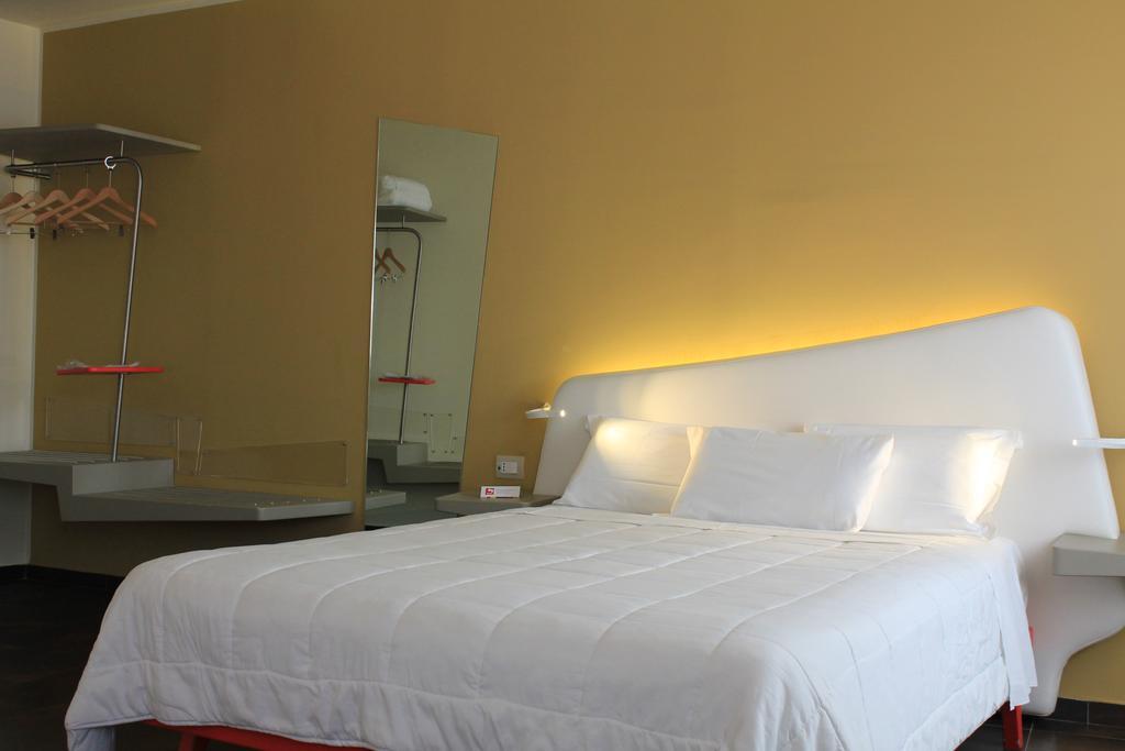 Ibis Styles Palermo President Hotel Bagian luar foto